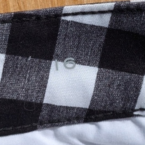 NWOT St John's‎ Bay Secretly Slender Capri Pants Black White Gingham Women's 16 - Picture 7 of 9